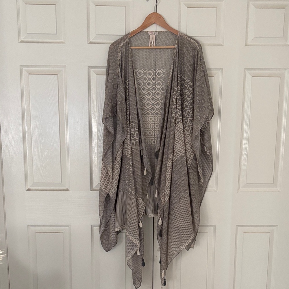Free People Textured Gray and Cream Kimono